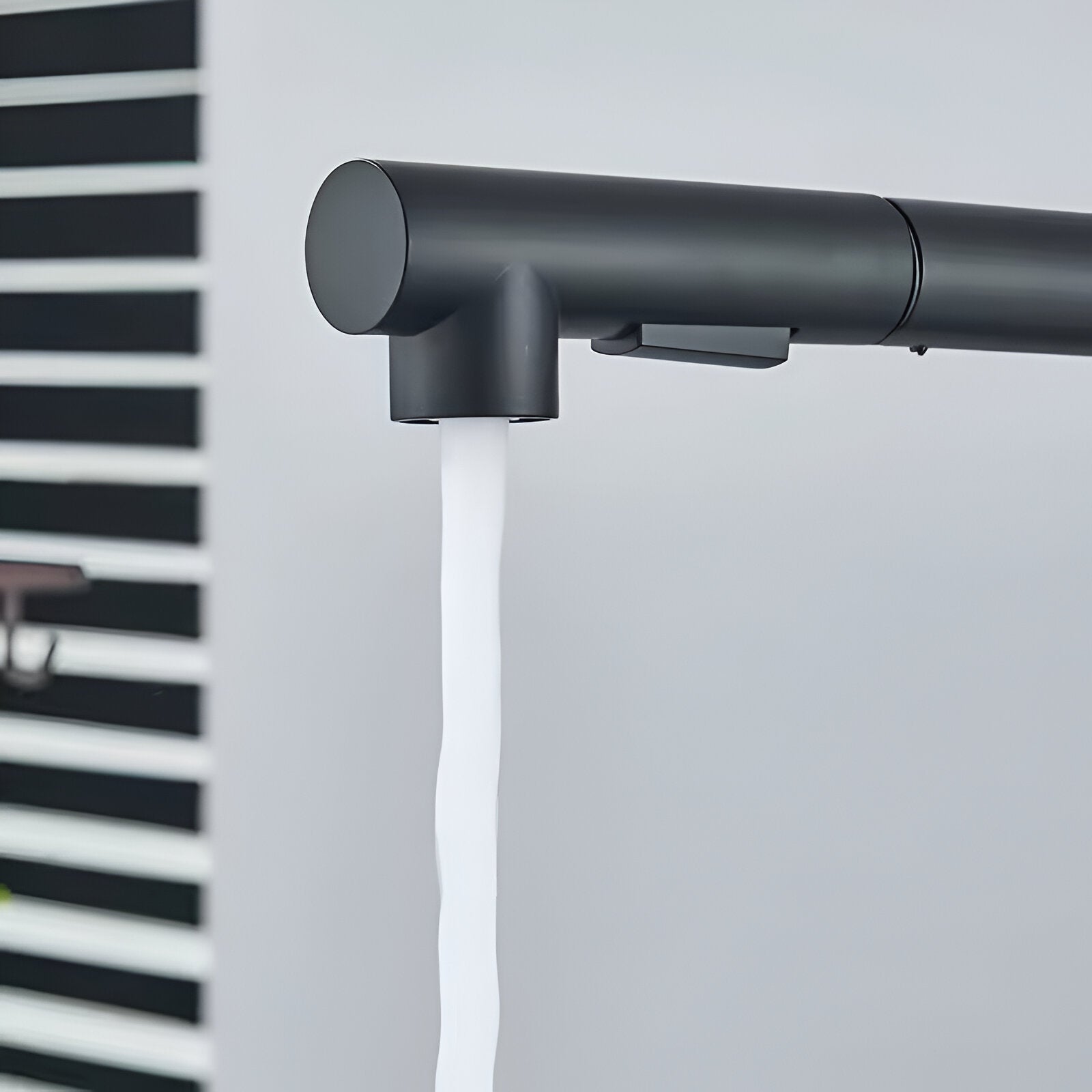 Black Pull-Out Kitchen Faucet